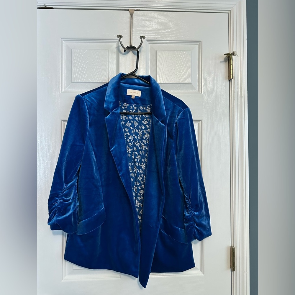 Skies Are Blue Velvet Blazer in Royal Blue
